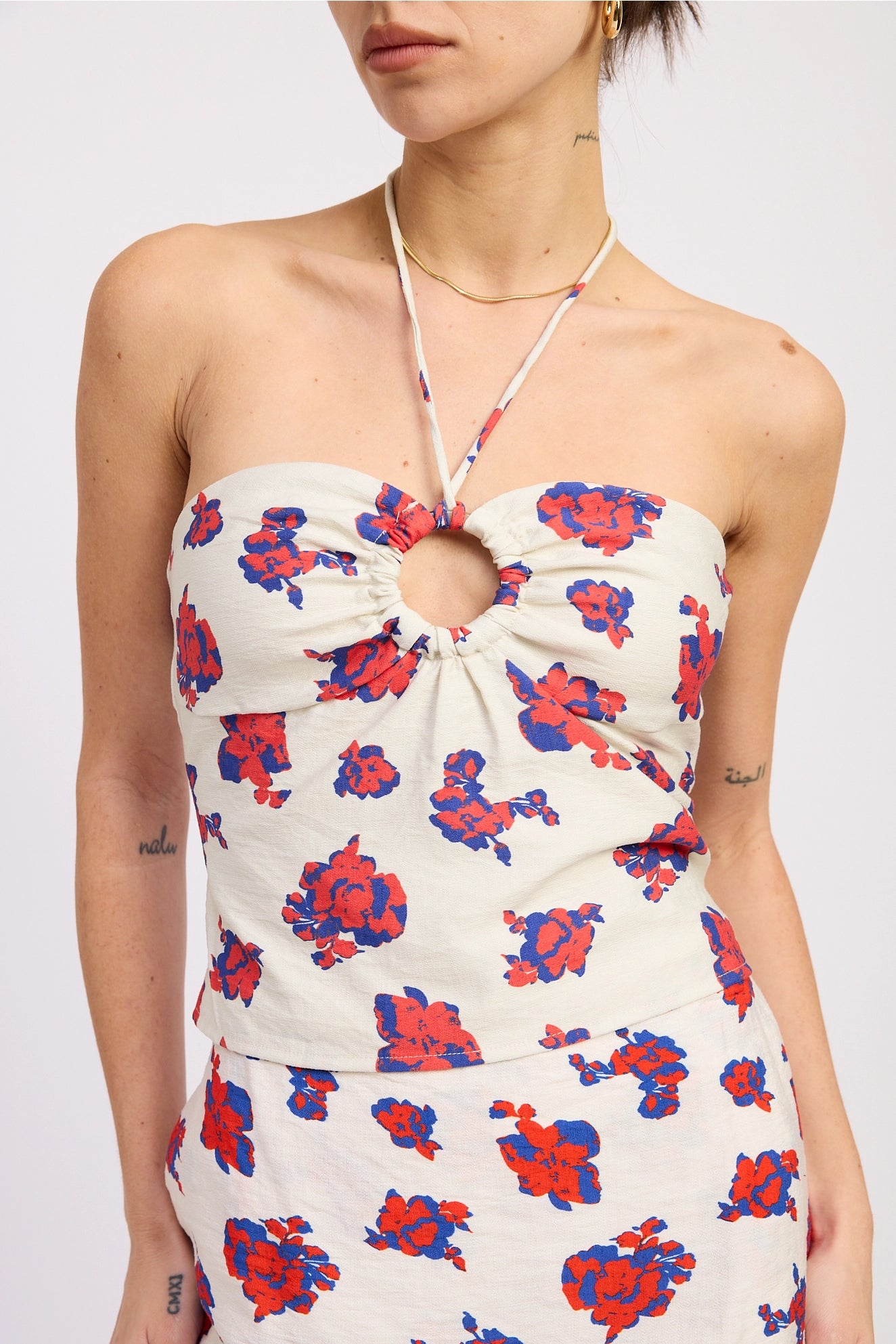 FLORAL RING HALTER TOP